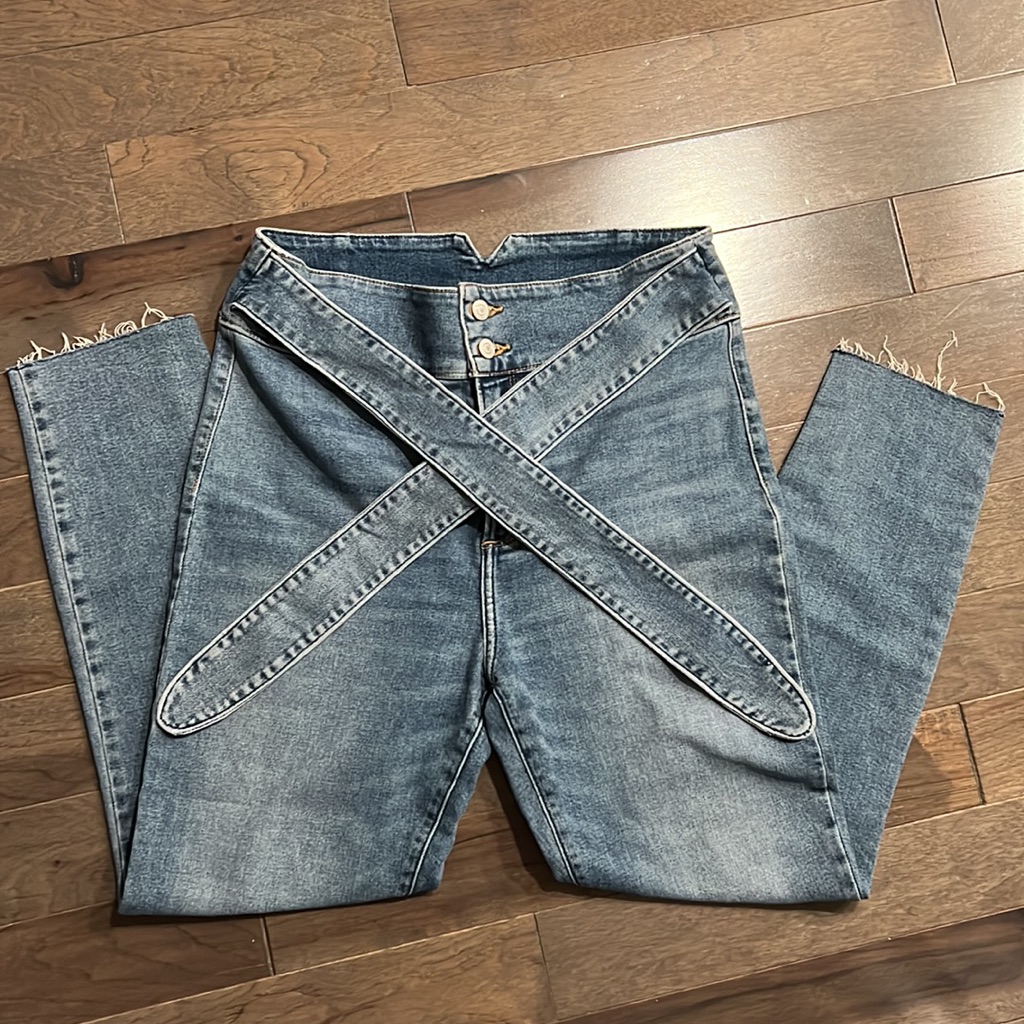 Abercrombie & Fitch Frayed Skinny Jean With Tie Belt
